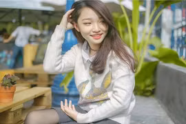 Nữ game thủ xinh đẹp làm “chao đảo” làng thể thao điện tử