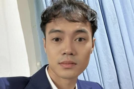 "Chủ tịch" Văn Toàn khoe đi chụp ảnh cưới, thái độ của netizen gây chú ý