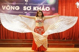 Phát hờn với hot girl trường báo xinh đẹp lại múa dẻo