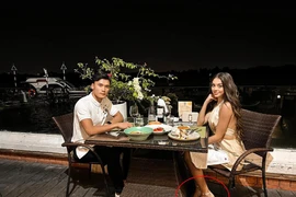 Đang bầu bì, vợ Bùi Tiến Dũng làm điều này khiến netizen phải chỉnh