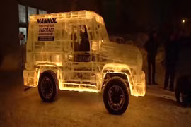 Video: Chiêm ngưỡng siêu xe Mercedes-Benz G-Class làm từ băng 