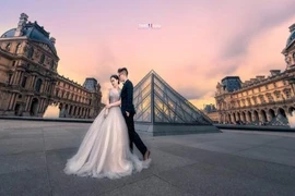 Ảnh cưới ở 6 nước cùng hành trình 'liều và điên' của cặp đôi HN