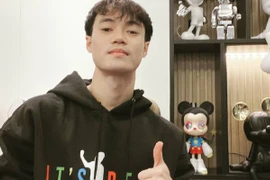 "Chủ tịch" Văn Toàn bị người quen “lươn lẹo” tiền khi chơi Bearbrick