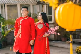 Hội cầu thủ Việt Nam mặc áo dài cách tân chúc Tết Kỷ Hợi