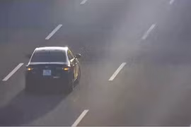 Lại có ôtô cố tình đi lùi trên cao tốc Hà Nội-Hải Phòng