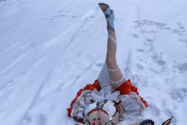 Tạo dáng “độc lạ”, nữ coser trở nên nổi tiếng chỉ sau 1 đêm