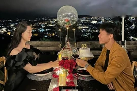 Quế Ngọc Hải được vợ tổ chức sinh nhật siêu lãng mạn 