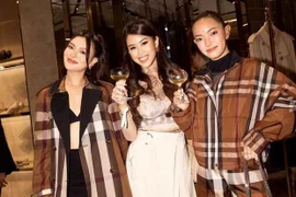 Chung khung hình với dàn người đẹp, nhan sắc của Tiên Nguyễn ra sao?