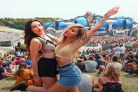 Đại nhạc hội EDM “Tomorrowland” có gì khiến giới trẻ phấn khích?