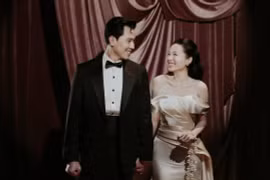 "Cơ trưởng trẻ nhất Việt Nam" "đánh úp" netizen bằng ảnh cưới chất