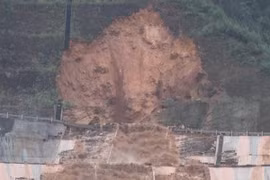 Đường ống dẫn nước thủy điện A Lưới bị vỡ