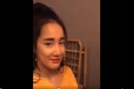 Showbiz 18/1: Lê Âu Ngân Anh “muối mặt” vì lộ miếng dán ngực
