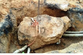 Di dời mộ cổ, nam thanh niên bị đá tảng đè chết