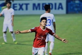 Vừa được triệu tập vào U23 Việt Nam, cầu thủ Việt kiều lập tức chiếm “sóng“