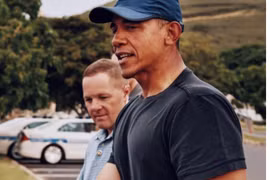 Cựu tổng thống Mỹ Obama bất ngờ xuất hiện với cơ bắp cuồn cuộn như soái ca