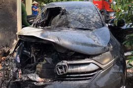 Nắng nóng gay gắt, xế hộp nổ bùm rồi bốc cháy