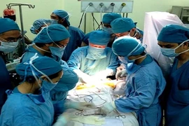 Hành trình cứu sống bé trai 11 ngày tuổi bị đâm xuyên đầu