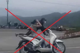 Cặp đôi đi xe SH "làm xiếc" tại đèo Hải Vân gây nhức nhối 