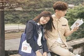 Nữ sinh trường Báo “cực tình” trong MV mới của Isaac là ai?