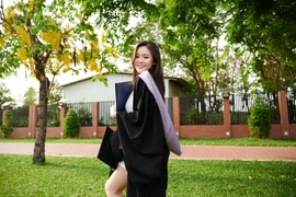 Hot girl số 1 Đà Nẵng cuối cùng cũng chịu tốt nghiệp ĐH RMIT