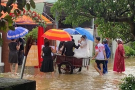 Nghe lời thầy chọn ngày cưới đẹp, cặp đôi có cái kết... ướt át