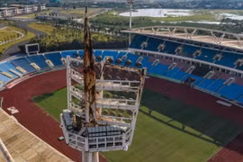 Sân Mỹ Đình xuống cấp, bắt đầu được sửa chữa