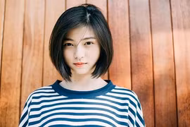 Ngẩn ngơ trước nhan sắc “nàng thơ" tóc ngắn xinh như mộng
