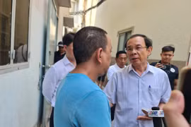 Bí thư Thành ủy TPHCM thăm hỏi gia đình nạn nhân vụ cháy 4 người chết ở quận 10