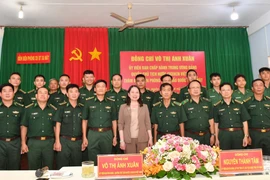 Quyền Chủ tịch nước thăm Đồn Biên phòng Cửa khẩu Quốc tế Xa Mát