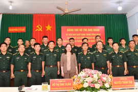 Quyền Chủ tịch nước thăm Đồn Biên phòng Cửa khẩu Quốc tế Xa Mát