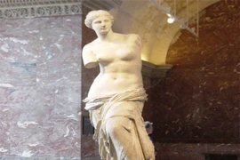 Khó giải tượng thần Vệ Nữ Milo cụt cả hai tay