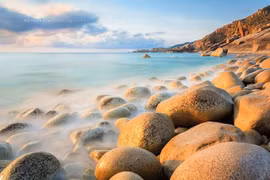 Đẹp ngất ngây đảo Bình Hưng Cam Ranh và bãi đá trứng độc lạ 