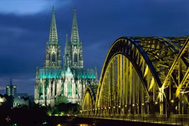 Thủ đô nước nào giữ kỷ lục với 1.700 cây cầu?