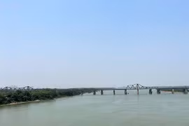 Chờ đón Quy hoạch hai bên bờ sông Hồng: Nỗi lòng người ở ven sông