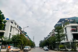 Chùm ảnh: Tràn lan “chuồng cọp” cơi nới tại Khu đô thị Ao Sào