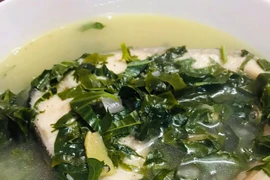 Loại lá mọc ở bờ rào nấu với cá be bé thành thuốc quý