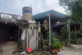 Khốn khổ sống “tạm bợ” trong dự án “treo” hơn 5 thập kỷ giữa Hà Nội