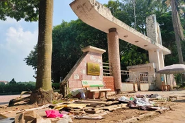 Công viên Bắc Linh Đàm (quận Hoàng Mai, Hà Nội) nằm ở vị trí “đắc địa” bên hồ Linh Đàm và khu đô thị kiểu mẫu Linh Đàm nên từng được kỳ vọng là khu vui chơi giải trí lý tưởng của người dân trong khu vực. 