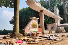 Công viên Bắc Linh Đàm (quận Hoàng Mai, Hà Nội) nằm ở vị trí “đắc địa” bên hồ Linh Đàm và khu đô thị kiểu mẫu Linh Đàm nên từng được kỳ vọng là khu vui chơi giải trí lý tưởng của người dân trong khu vực. 