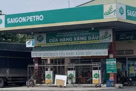 Khó như đi mua xăng: 2km 3 cửa hàng đóng cửa