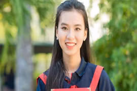 Nữ sinh ngành Quan hệ quốc tế cùng niềm đam mê hết mình với Văn học