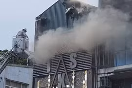 Việt Hoàng “Lửa ấm” tiếc thương chiến sĩ cứu hỏa hy sinh