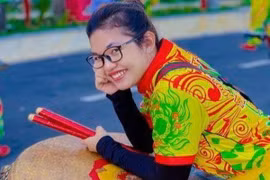 "Bóng hồng" 9x lập kỷ lục châu Á thành huấn luyện viên múa lân