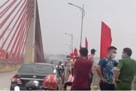 Tìm thấy thi thể người đàn ông nhảy cầu khi đang nói chuyện với người phụ nữ