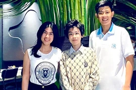 Vợ cũ Phước Sang khoe con trai cao 1m88, bảnh như hotboy ở tuổi 15