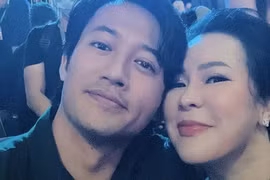 Bà xã đại gia khoe ảnh tình tứ bên Quý Bình tại sự kiện