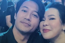 Bà xã đại gia khoe ảnh tình tứ bên Quý Bình tại sự kiện