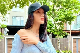 Siêu mẫu Anh Thư tuổi 40: Vóc dáng gợi cảm, cơ bụng “mê hoặc“