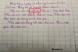 Em gái viết văn tả chị nhưng mắc lỗi khiến “nhân vật” chỉ muốn "độn thổ"