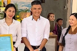 Thủy Tiên - Công Vinh đi từ thiện mùa vu lan gây chú ý